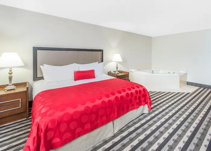 Ramada By Wyndham North Springfield