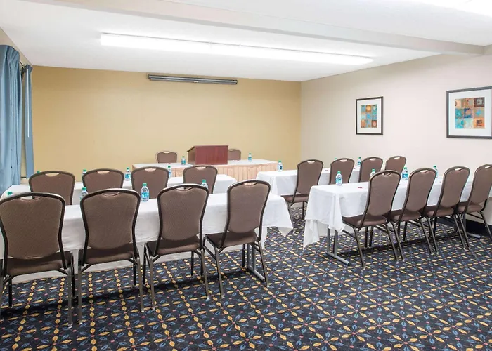 Hotel Ramada By Wyndham North Springfield